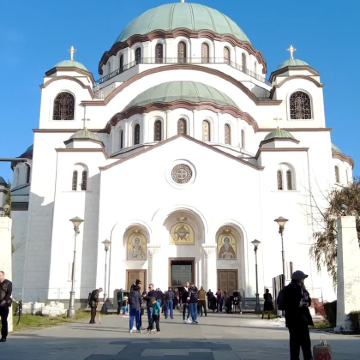 塞尔维亚+木头村+泽蒙8日7晚私家团