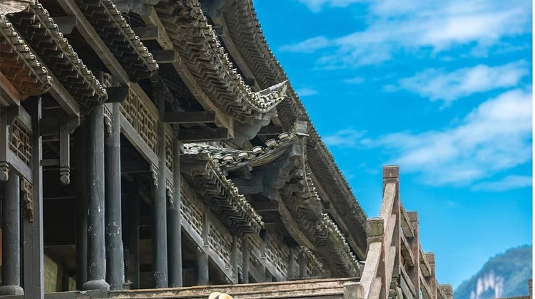 宜昌三峡大瀑布+三峡人家+清江画廊3日2晚跟团游·「魅力三峡·山水如画」入住宜昌4钻酒店2晚连住不挪窝，三峡韵味峡江风情/听幺妹唱山歌/看民俗哭嫁表演【清江山水|百里如画|穿越瀑布】悠闲舒适享假日，交通任选