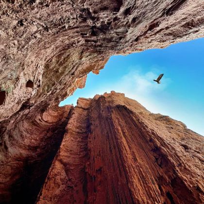 喀什市+白沙山-白沙湖景区+塔合曼湿地+红其拉甫国门+慕士塔格冰川公园+莎车古城门+塔克拉玛干沙漠+天山托木尔大峡谷+喀什古城9日8晚拼小团