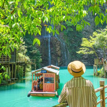 张家界+武陵源+天门山+湘西+凤凰古城4日3晚跟团游