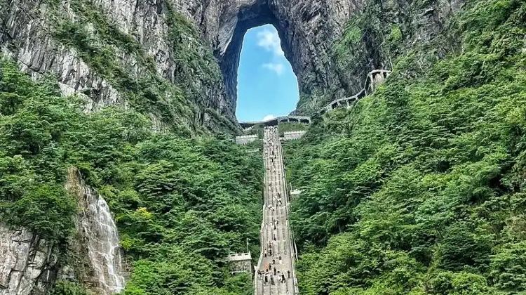 8D7N · Group Tours · Changsha + Zhangjiajie + Fenghuang County + Furong Town
