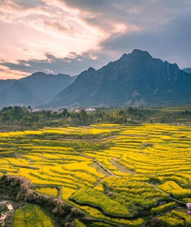 4D3N • Roam Wuyuan hamlets, Sanqingshan cloud ridges and Jingdezhen porcelain land.