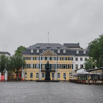 法国+比利时+荷兰+德国+瑞士5日4晚跟团游