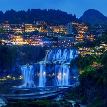 张家界+天门山+凤凰4日3晚跟团游