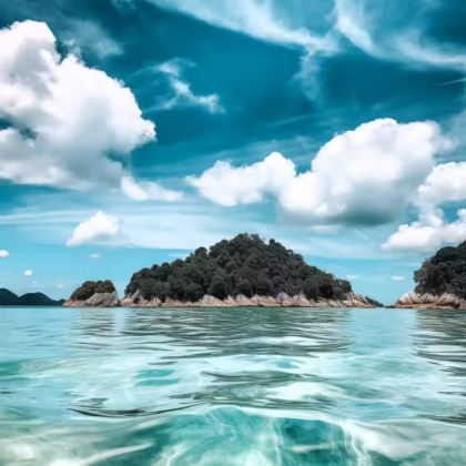 亚庇+吉隆坡+关丹+环滩岛+孟河红树林+马里马里民族风俗文化村+黑风洞+珍拉丁湾8日7晚拼小团