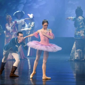 俄罗斯莫斯科+圣彼得堡10日跟团游