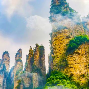 长沙+张家界+武陵源+天门山+凤凰5日4晚跟团游