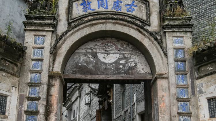 6-Day Kunming+Mang City+Ruili+Tengchong + Dujuanwang Spring+ Dieshui River Waterfall