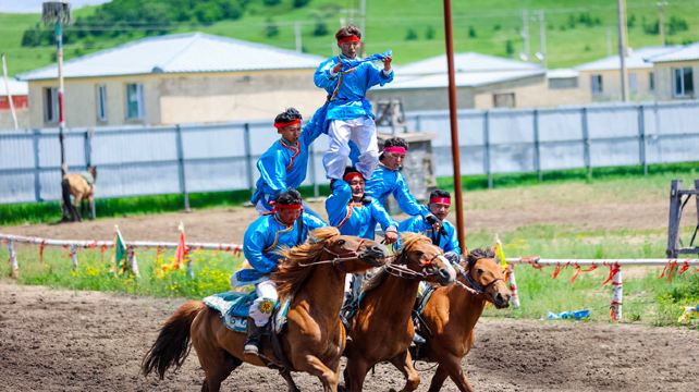 5-Day Scenic Inner Mongolia Private Tour from Hailar· Hulun Buir, Erguna, Manzhouli and Balhu Mongolian Tribe丨Black Mountain Head Riding Horse