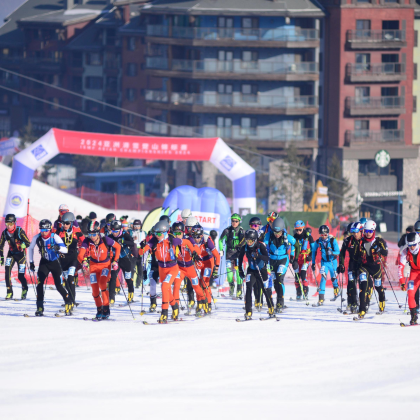 滑雪 滑雪天堂·长白圣境 滑雪+天池+火山温泉+雾凇漂流+冰钓+三角洲对抗+奥斯卡表演 6天5夜亲子营