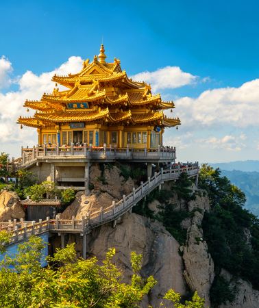 5天4晚 • 探訪神都洛陽｜8 人小團「龍門石窟＋白馬寺＋少林寺＋老君山景區」下單贈文創扇子｜含185 元必消景區交通 升級唐宮御宴主題餐秀