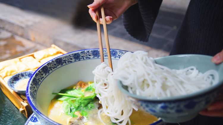 10-Day 10-day private tour of classic routes  &  Kunming + Dali City + Lijiang + Shangri-La + Lugu lake + Yulong Snow Mountain + Bai ethnic three-course tea