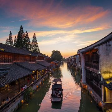 上海+苏州+乌镇+杭州+千岛湖景区+横店影视城+黄山+宏村景区+新安江山水画廊+徽州古城8日7晚跟团游