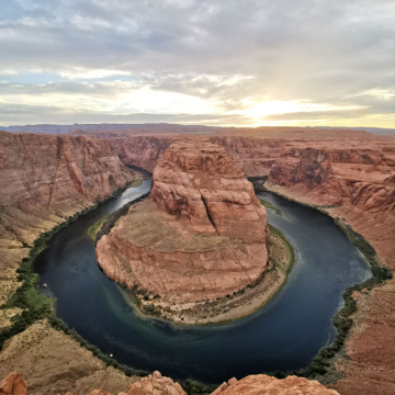 美国洛杉矶+拉斯维加斯+佩吉+圣地亚哥10日9晚跟团游