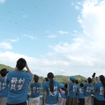 科学探索 | 深圳一日亲子营 |【无人机科创 + 中医药文化解码】从无人车编程逻辑到无人机编队原理，再探中医药标本科学、养生智慧，一天串联 “科技 + 传统医学” 知识网