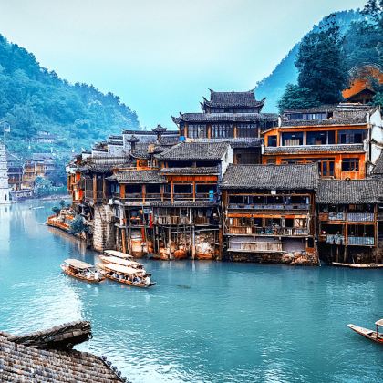 长沙+张家界+天门山+湘西+凤凰5日4晚跟团游