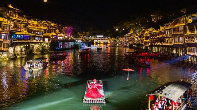 6-Day Scenic Hunan Group Tour·Zhangjiajie National Park, Glass Bridge & Tianmen Highlights