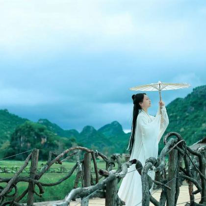 云南昆明+抚仙湖+建水+元阳+蒙自+普者黑景区+弥勒+石林6日5晚拼小团