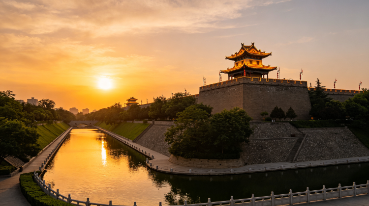 4-Day Small Group Tours: Terracotta Army, Xi'an City Wall, Xi'an Muslim Quarter | Discover Shadow Puppet + Marionette Performance + The Empress of Tang court dance·  