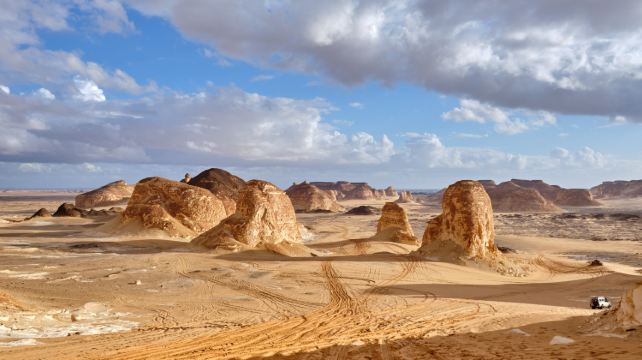 <2天>【9人小團 埃及黑白沙漠】·撒哈拉異域星球奇幻之旅：巴哈利亞綠洲+沙漠露營+沙漠四景(夕陽/星空/日出/海市蜃樓)+純玩自助遊無導遊服務+當地司機(2人成團)