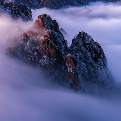黄山风景区+宏村景区+屯溪老街+齐云小镇4日3晚跟团游