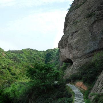 六安+皖西大裂谷+大别山石窟+海洋大世界3日2晚私家团