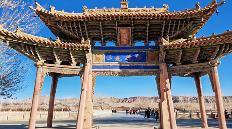 5-Day Private Tours: Dunhuang, Mingsha Mountain Crescent Spring, Yulin Grottoes, Yang Pass, Yumen Pass, and Dunhuang Yardang National Geopark | Complimentary Children's Tickets to the Mogao Grottoes and A-class Ticket·  