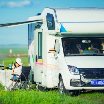 户外活动 ·【全程房车·一家一房车·含机票】呼伦贝尔 6天5晚房车亲子游【草原房车星空露营+蒙古人家冰煮羊+草原夕阳BBQ+马之舞+套娃畅玩】【森林驯鹿+千米滑草+房车下午茶+挤牛奶+喂小羊+套娃+访问蒙古牧户】