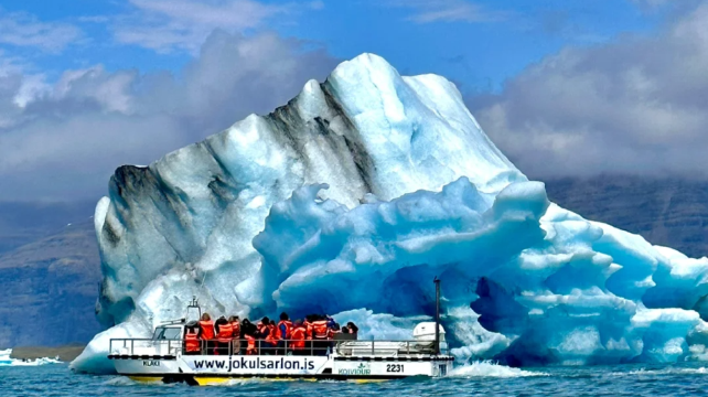 <8天>【15人團·環冰島火山熔岩雙溫泉】·雷克雅未克往返+住一晚藍湖溫泉酒店+塞裏雅蘭瀑布+黑沙灘+羽毛峽谷+鑽石沙灘+西角山+玄武岩大峽谷+米湖溫泉+衆神瀑布+斯奈山半島+黃金圈