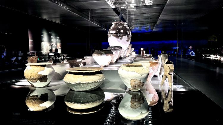 成都+峨眉山市+乐山大佛+三星堆博物馆+成都大熊猫繁育研究基地5日4晚跟团游·游峨眉+观云海+登乐山大佛+戏萌宠大熊猫+严选导游+成都双机场专车接站/纯玩/无购物