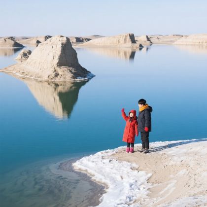茶卡盐湖+大柴旦翡翠湖旅游景区+张掖+敦煌+嘉峪关+乌素特水上雅丹地质公园7日6晚私家团