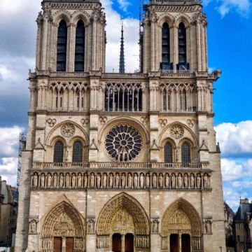 法国巴黎+凡尔赛+瑞士日内瓦+蒙特勒+格吕耶尔+伯尔尼+施皮茨+因特拉肯+卢塞恩+苏黎世14日13晚拼小团