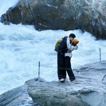 云南香格里拉中虎跳峡+玉龙雪山2日1晚跟团游