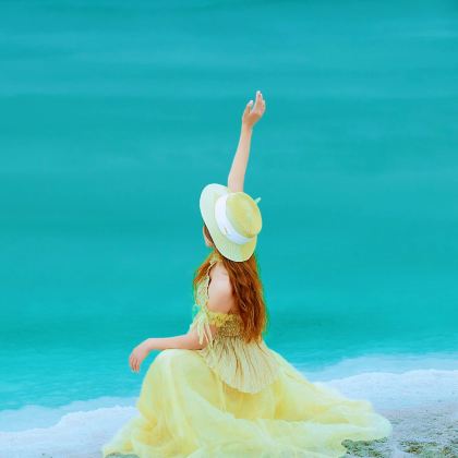 大柴旦翡翠湖旅游景区+青海湖景区+茶卡盐湖+莫高窟+鸣沙山月牙泉+嘉峪关关城+张掖七彩丹霞旅游景区6日5晚拼小团