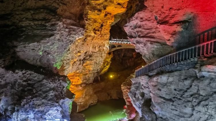 7D6N · Private Tours · Changsha + Zhangjiajie National Forest Park + Huanglong Cave + Baofeng Lake + Fenghuang Ancient Town