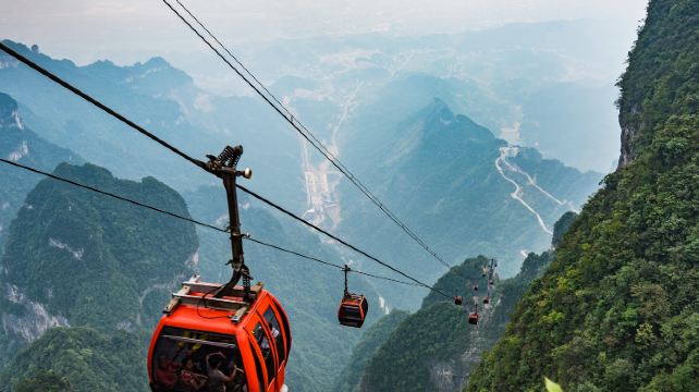 4-Day Scenic Zhangjiajie Group Tour·National Forest Peaks & Tianmen Skywalk