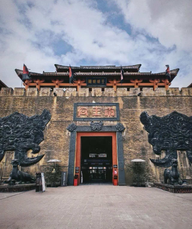 6天5晚 • 上海＋杭州＋蘇州＋烏鎮＋橫店 無自費 嚴選品牌五星飯店優於同級產品 16人小團獨立不與國內遊客混團 餐食升級 金牌導遊