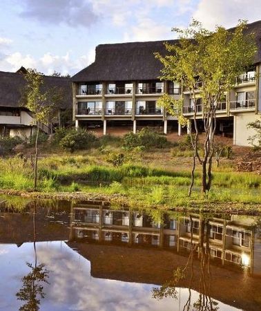 3D2N • 3 Days / 2 Nights Victoria Falls Safari Club Package