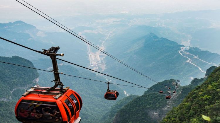 5D4N · Group Tours · Zhangjiajie + Fenghuang Ancient Town + Zhangjiajie National Forest Park + Tianmen Mountain + Furong Town + Huangshizhai + Golden Whip Stream