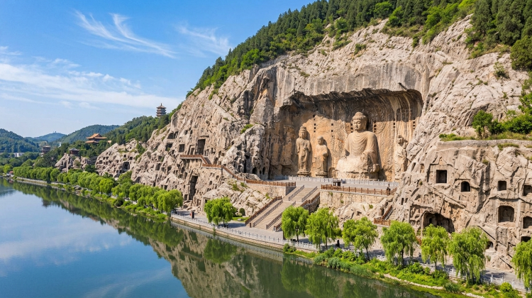 5-Day Tour Henan's four great ancient capitals and unveil the cliff-hanging road of Wanxian and the Yuntai waterscape.