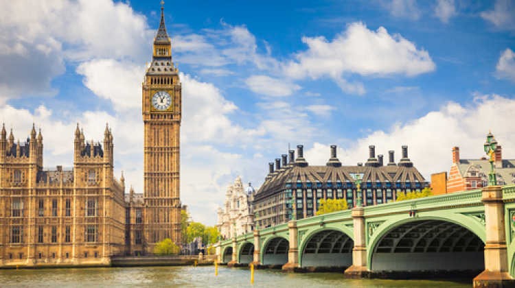 英国9日跟团游·【特惠】单人免费拼房/国航可联运/全程四钻酒店，伦敦往返直飞；全国联运；伦敦连住不挪窝，温德米尔湖区，漫步于“英国的后花园”，邂逅彼得兔的家，做一回浪漫诗仙