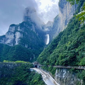 长沙+韶山+张家界+天门山+凤凰古城7日6晚跟团游