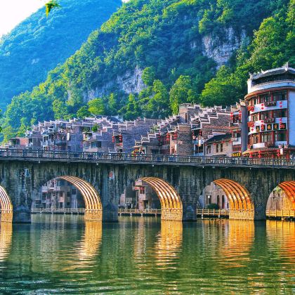 贵州贵阳+黄果树景区+荔波+西江千户苗寨+镇远县5日4晚拼小团