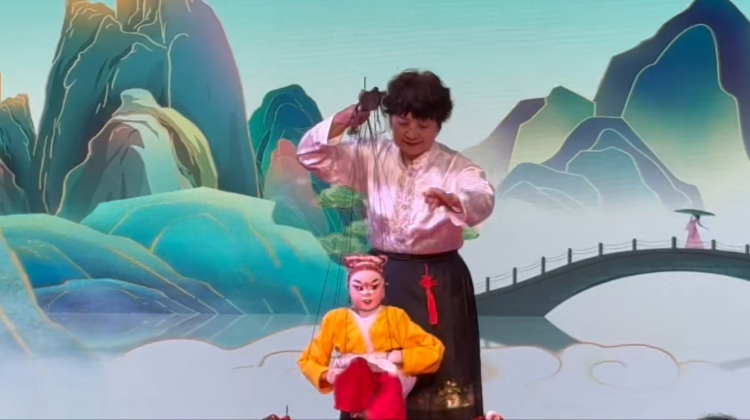 4-Day Small Group Tours: Terracotta Army, Xi'an City Wall, Xi'an Muslim Quarter | Discover Shadow Puppet + Marionette Performance + The Empress of Tang court dance·  