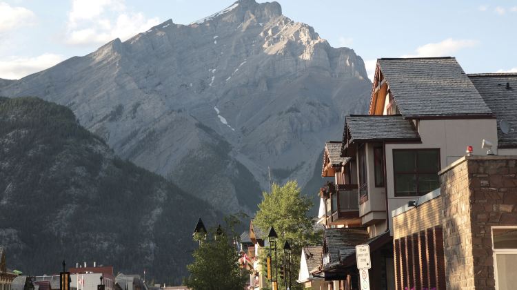 12-Day Journeys: Discover the Canadian Rockies - Westbound