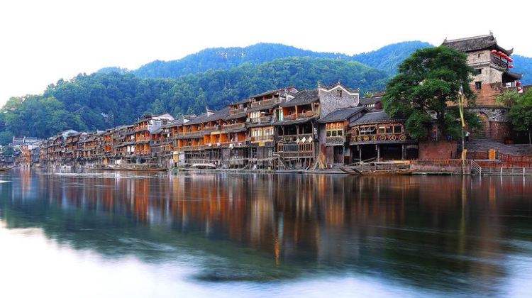 2D1N · Group Tours ·  6-Mini group tour + Zhangjiajie + Zhangjiajie National Forest Park + Yuanjiajie&Gift Bailong Sky Ladder + Yangjiajie Cableway&with 4 adults to upgrade to villa