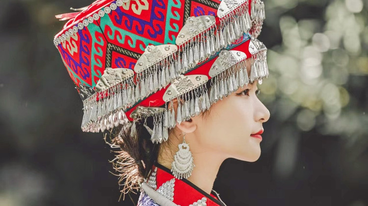 宜昌三峡大瀑布+三峡人家+两坝一峡3日2晚跟团游·「君从长江渡来·我在三峡等你」油纸伞悄幺妹，一帧山水一幅画〈游山玩水正当时|穿越瀑布|过葛洲坝船闸体验〉连住2晚不挪窝，纯玩0购物，赠送一中餐，交通任选