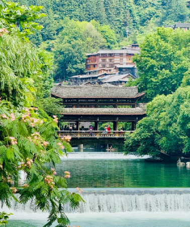 5天4晚 • 貴州黃果樹  西江千戶苗寨  荔波小七孔  飯店可隨心自選 西江網紅客棧 專車接送 滿9人即贈導遊服務