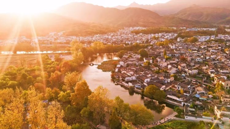8D7N · Private Tours · Imperial Beijing & Huangshan Highlights: Shanghai & Hongcun Private Journey