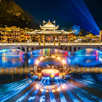 张家界+天门山+凤凰古城5日4晚跟团游